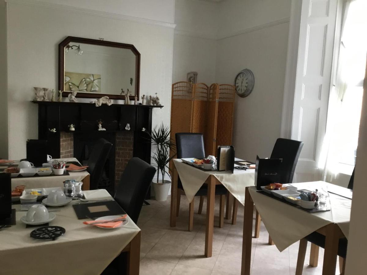 Poppy'S Guest House Плимът Екстериор снимка