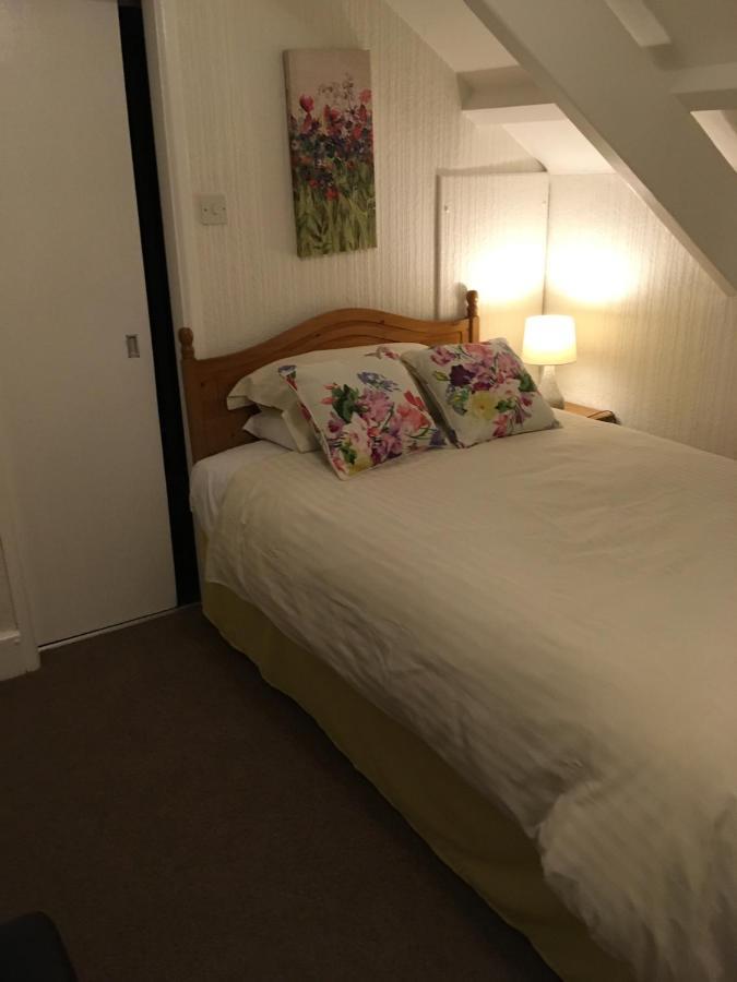 Poppy'S Guest House Плимът Екстериор снимка