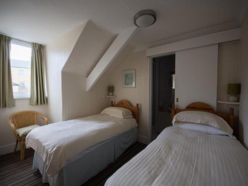 Poppy'S Guest House Плимът Стая снимка